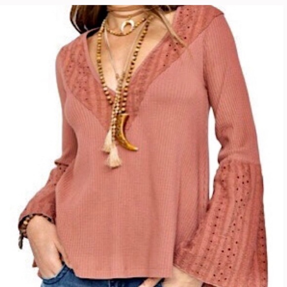 Free People Tops - Free people women’s bell sleeve, waffle knit blouse in pink/mauve color—size M••